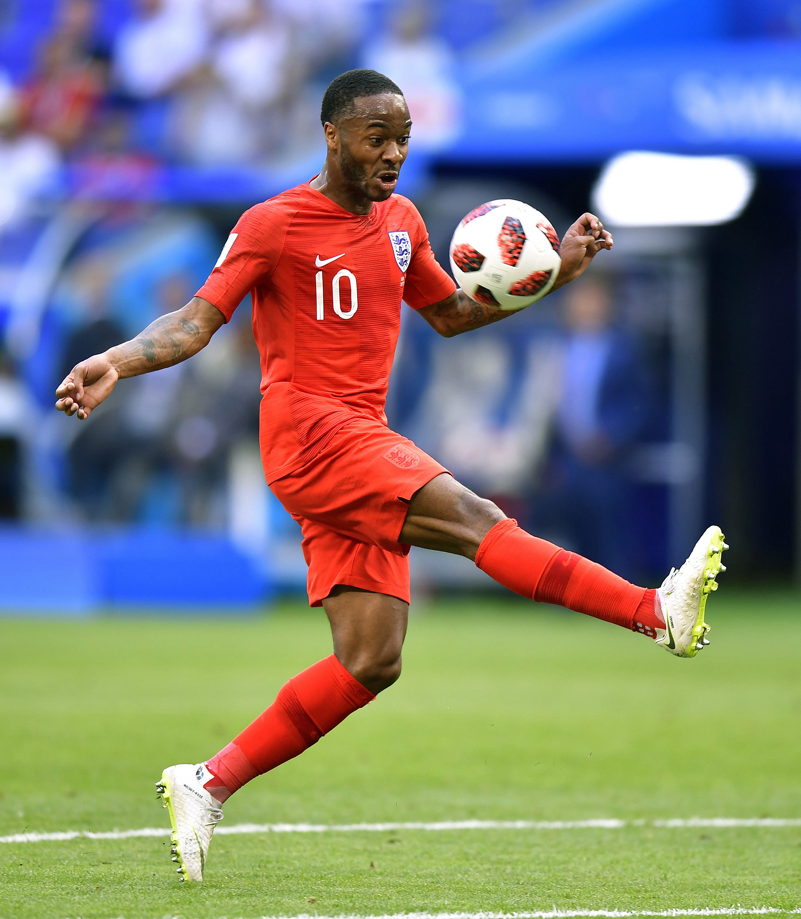 西班牙队击败瑞典,闯入欧洲足球巅峰赛 西班牙队击败瑞典,闯入欧洲足球巅峰赛