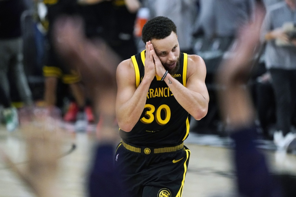 库里爆发新星,刷新队史纪录刷新纪录,老鹰球队迎来希望! 库里爆发新星,刷新队史纪录刷新纪录,老鹰球队迎来希望!